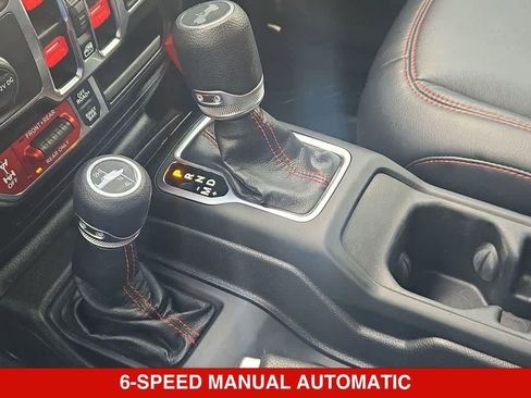 Used 2022 Jeep Wrangler Unlimited Rubicon AWD/4WD image 30