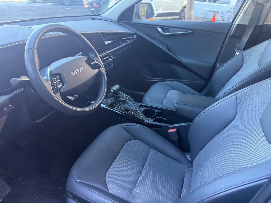 Used 2025 Kia Niro EX FWD image 12