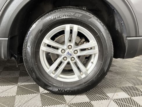 Used 2023 Ford Explorer XLT w/ Equipment Group 202A image 12