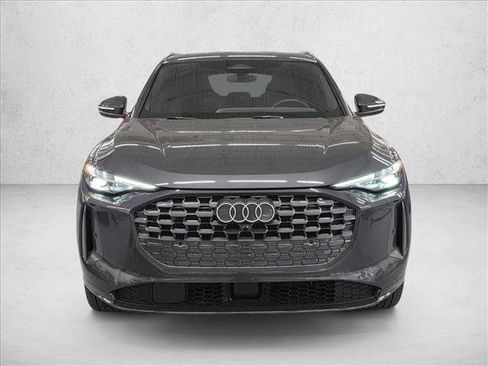 Certified 2025 Audi Q5 Premium Plus image 2