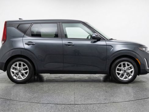 Used 2025 Kia Soul LX w/ LX Technology Package FWD image 11