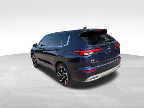 Used 2024 Mitsubishi Outlander SE image 3