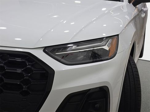 Certified 2025 Audi Q5 2.0T Premium w/ Convenience Plus Package image 31