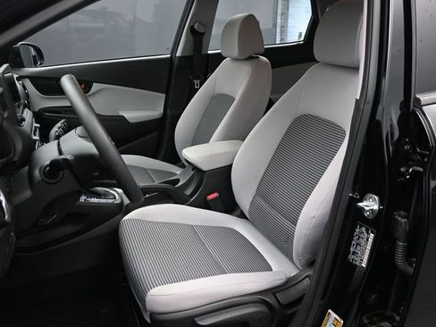 Used 2023 Hyundai Kona SE w/ Cargo Package image 11