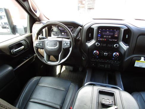 Used 2020 GMC Sierra 2500 Denali w/ Denali Ultimate Package AWD/4WD image 9