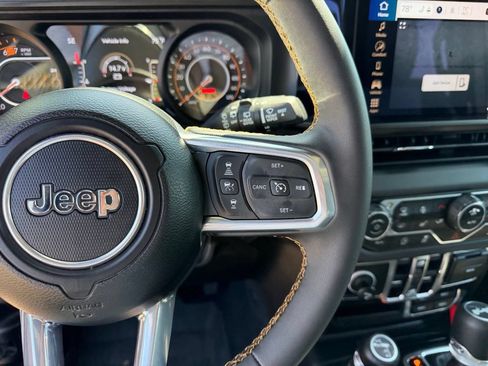 Used 2024 Jeep Wrangler Unlimited Sahara AWD/4WD image 17