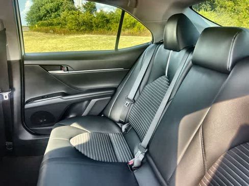 Used 2019 Toyota Camry SE FWD image 14