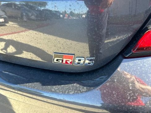 Used 2025 Toyota GR86 Premium w/ ALL Weather Mat Package (TMS) RWD image 4