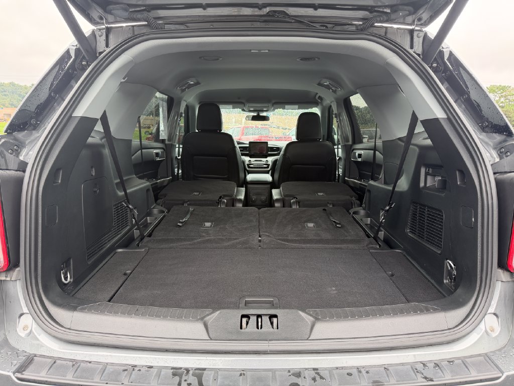 Used 2024 Ford Explorer XLT w/ Equipment Group 202A AWD/4WD image 13