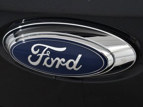 Used 2015 Ford F250 Lariat w/ Chrome Package image 21