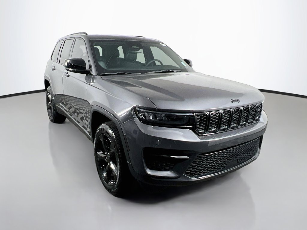 Used 2024 Jeep Grand Cherokee Altitude AWD/4WD image 1