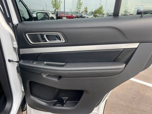 Used 2016 Ford Explorer XLT w/ Equipment Group 202A AWD/4WD image 11
