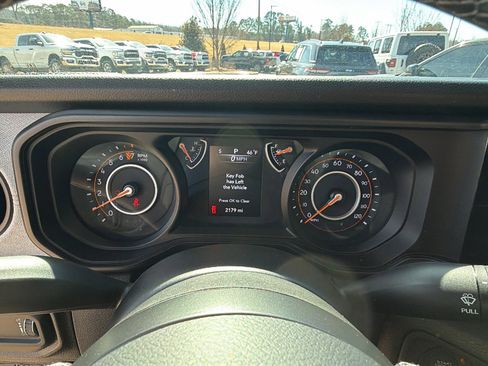 Used 2025 Jeep Gladiator Sport image 29