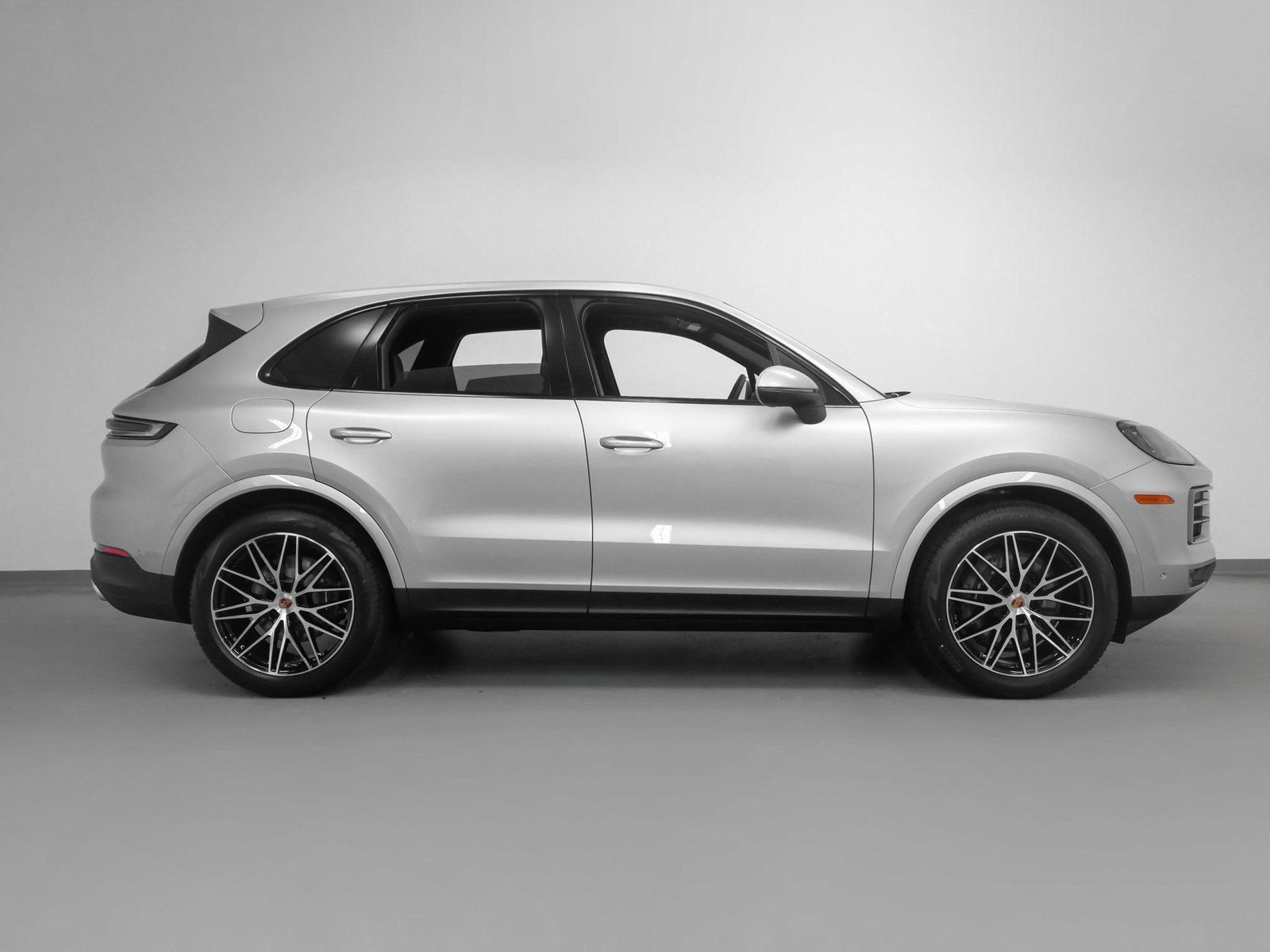 Certified 2025 Porsche Cayenne AWD/4WD image 13