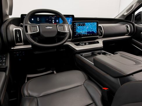 Used 2025 Ford Expedition Active AWD/4WD image 37