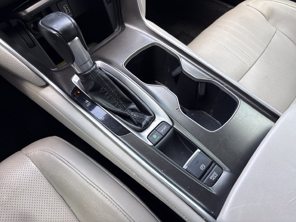 Used 2018 Honda Accord Touring image 27