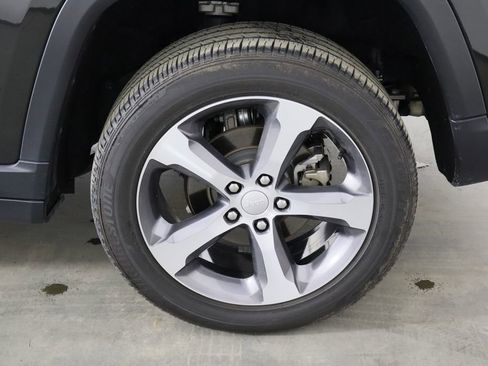 Used 2024 Jeep Grand Cherokee Limited image 51