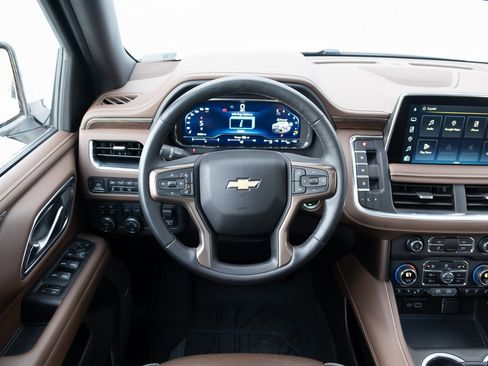 Used 2024 Chevrolet Tahoe High Country image 2