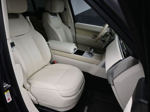 Used 2024 Land Rover Range Rover SV image 14