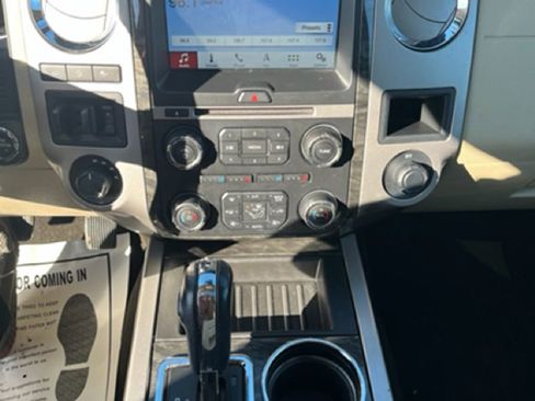 Used 2016 Ford Expedition Limited image 21