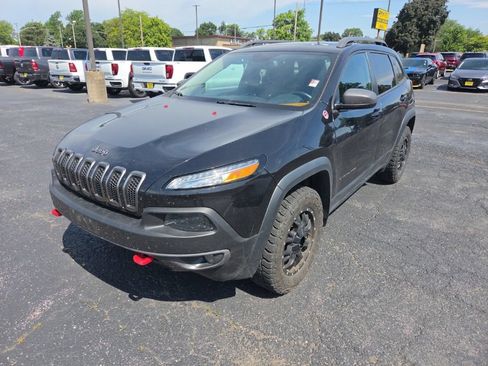 Used 2016 Jeep Cherokee Trailhawk w/ Comfort/Convenience Group AWD/4WD image 1
