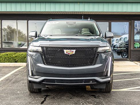 Used 2021 Cadillac Escalade ESV Sport Platinum AWD/4WD image 2