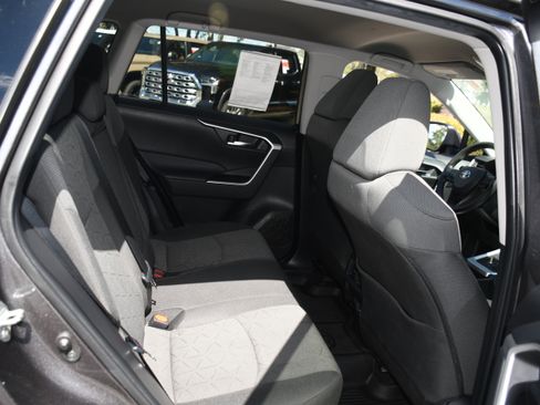 Used 2022 Toyota RAV4 XLE FWD image 18