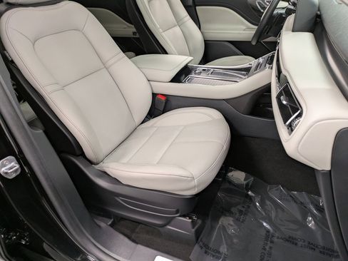 Used 2025 Lincoln Aviator Premiere image 28