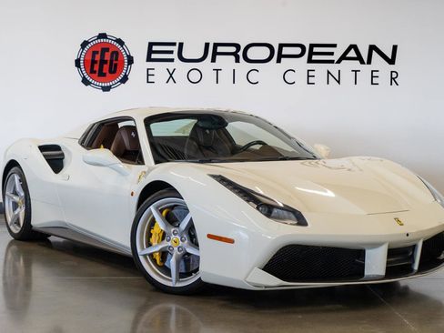 Used 2018 Ferrari 488 Spider image 2