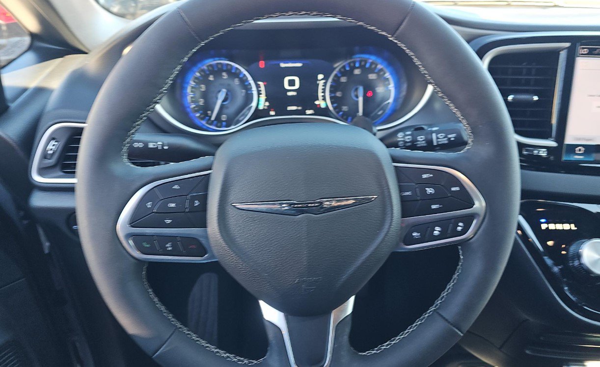 Used 2026 Chrysler Pacifica Select FWD image 8