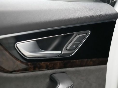 Used 2019 Audi Q7 3.0T Prestige w/ Prestige Package AWD/4WD image 16