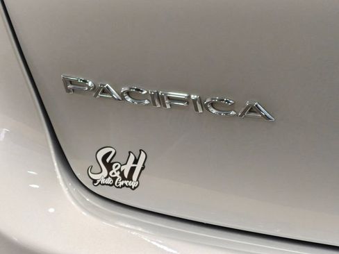 Used 2023 Chrysler Pacifica Touring FWD image 50