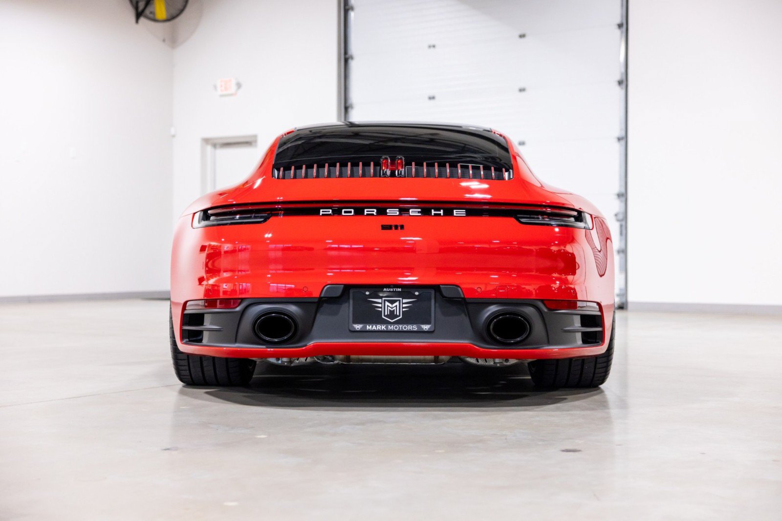Used 2024 Porsche 911 Carrera RWD image 5