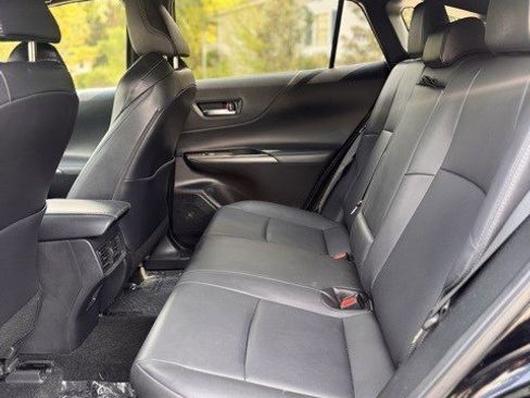 Used 2023 Toyota Venza XLE image 18