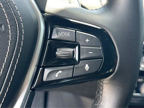 Used 2019 BMW 530e w/ Premium Package RWD image 19