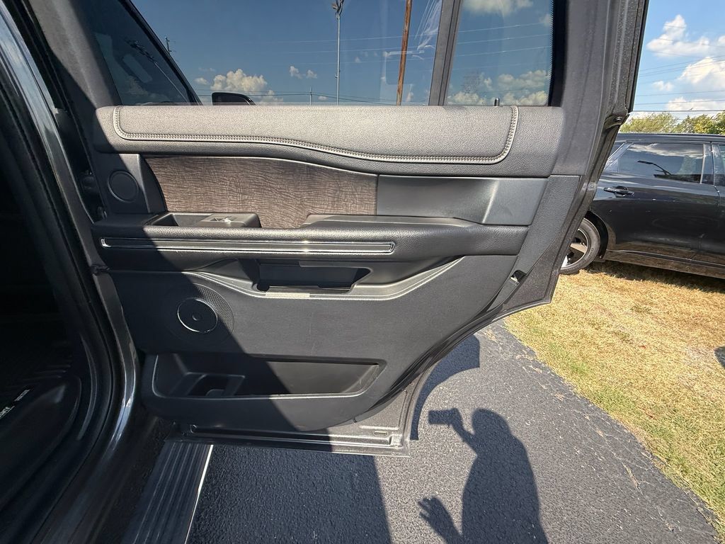 Used 2020 Ford Expedition Limited AWD/4WD image 21