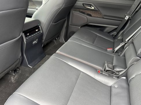 Used 2025 Lexus GX 550 w/ Accessory Package (Z1) AWD/4WD image 12