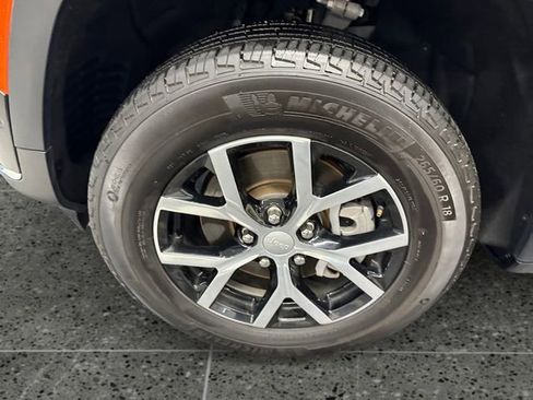 Used 2024 Jeep Grand Cherokee L Limited w/ Luxury Tech Group II image 24