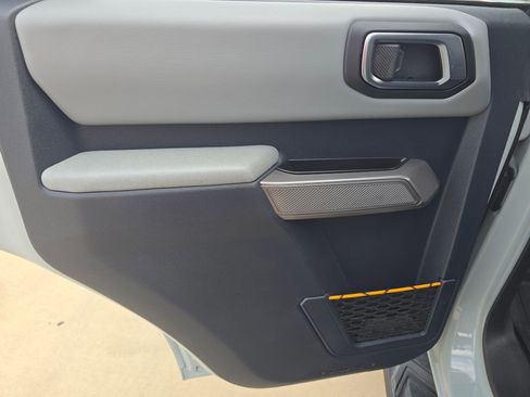 Used 2023 Ford Bronco Badlands image 23