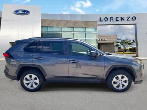 Used 2019 Toyota RAV4 LE FWD image 4