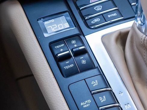 Used 2015 Porsche Macan S w/ Infotainment Package image 21