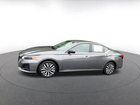 Used 2025 Nissan Altima 2.5 SV FWD image 8