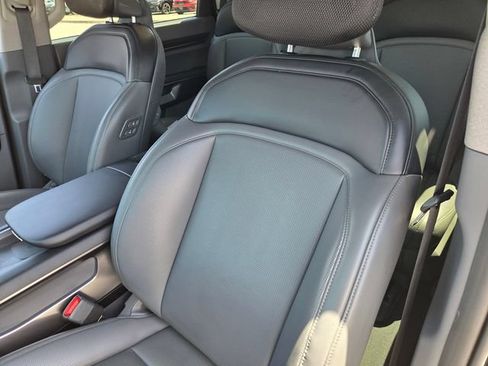 Used 2024 Kia EV9 Light Long Range RWD image 17
