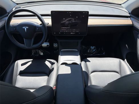 Used 2025 Tesla Model Y Long Range AWD/4WD image 10