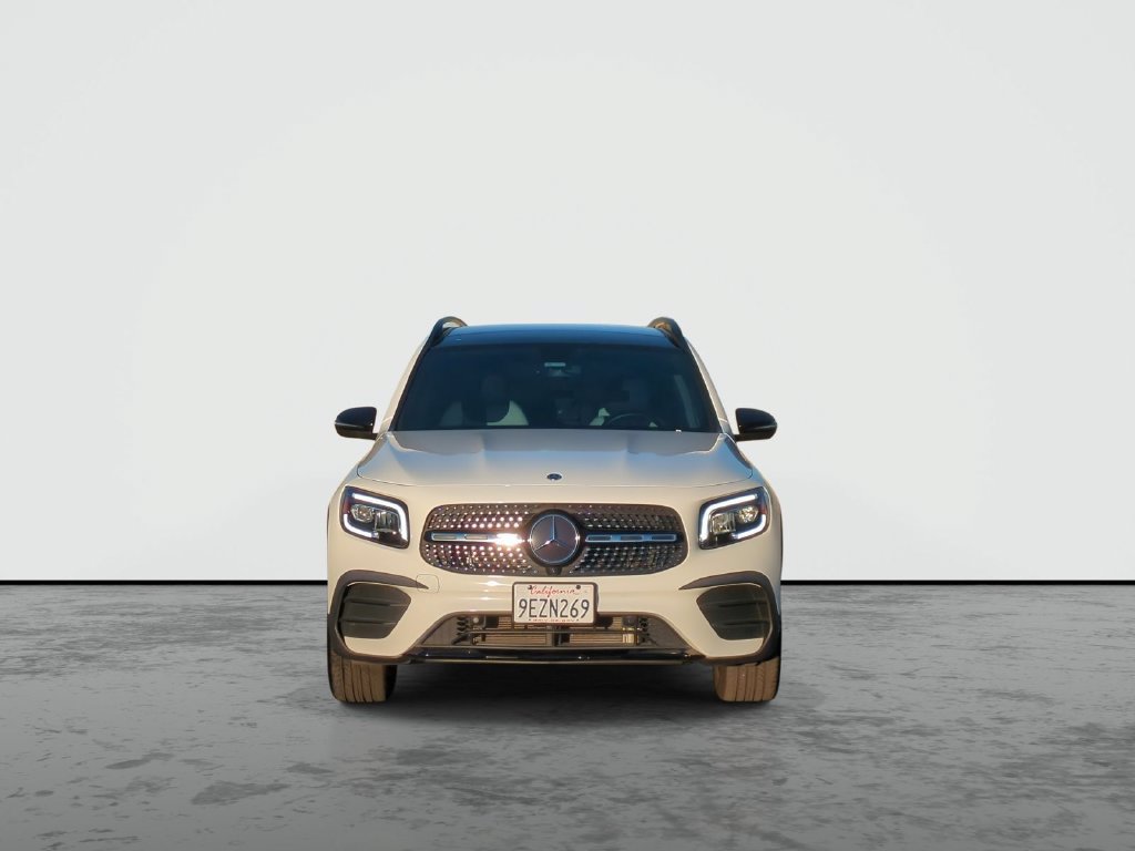 Used 2023 Mercedes-Benz GLB 250 4MATIC image 3