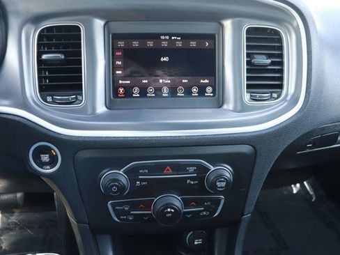 Used 2019 Dodge Charger SXT image 15