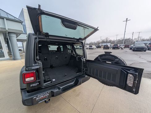 Used 2022 Jeep Wrangler Unlimited Sport image 11