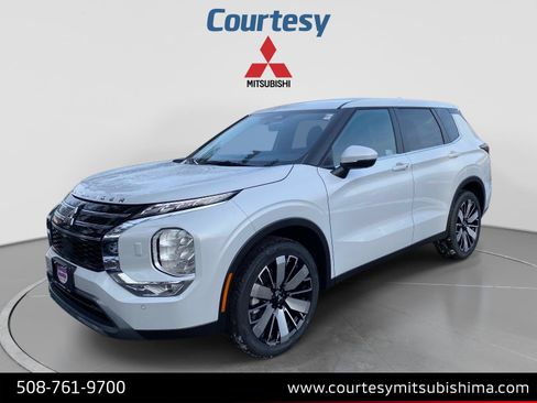 New 2026 Mitsubishi Outlander SE AWD/4WD image 1