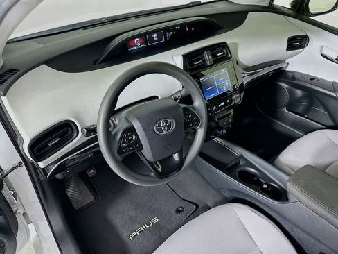 Used 2021 Toyota Prius L Eco FWD image 2
