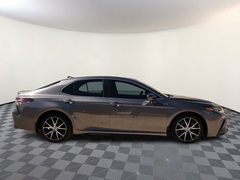 Used 2023 Toyota Camry SE FWD image 5